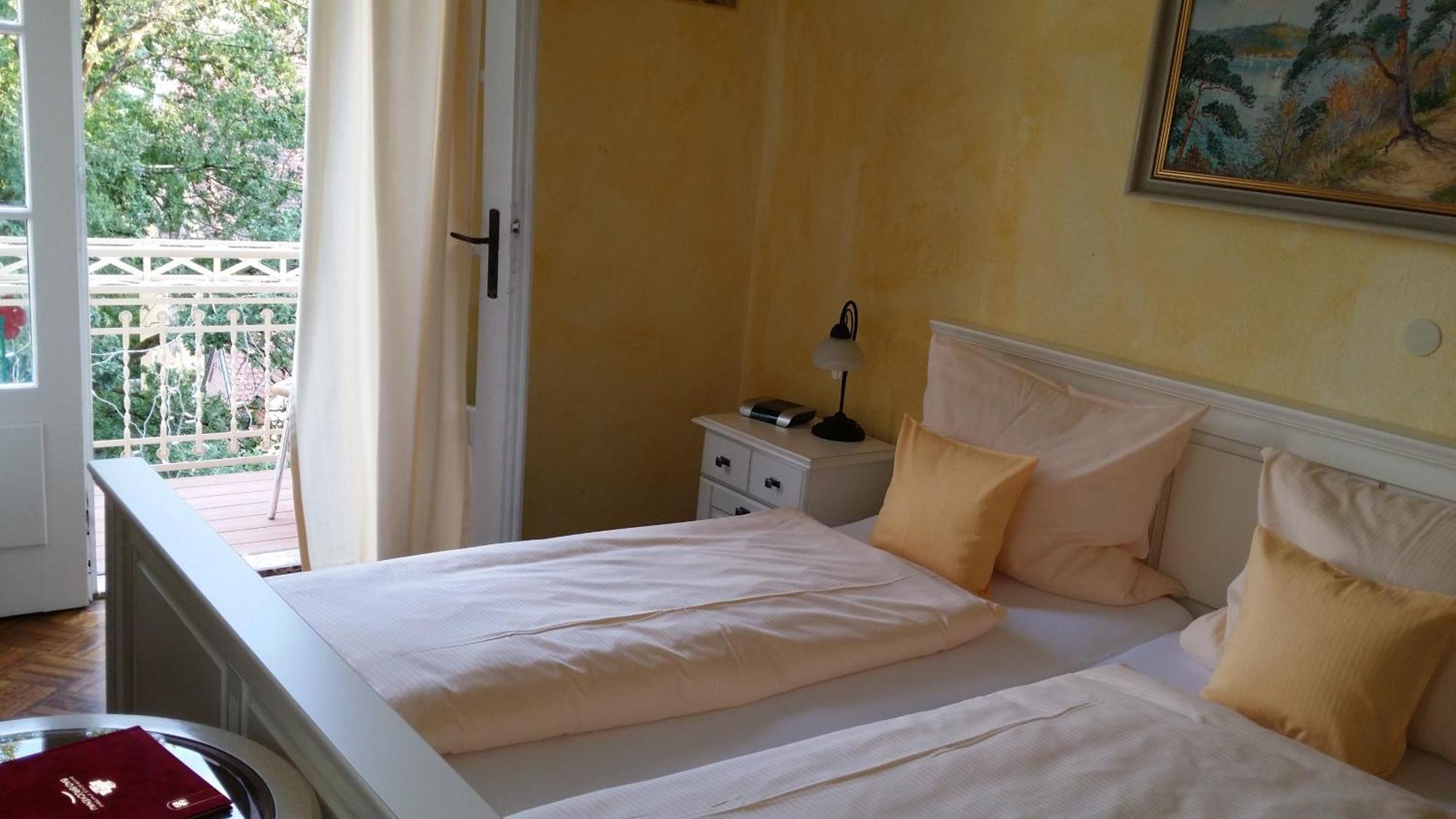 Rhoen Hotel Waldcafe St. Georg 스타츠바드브루케나우 객실 사진
