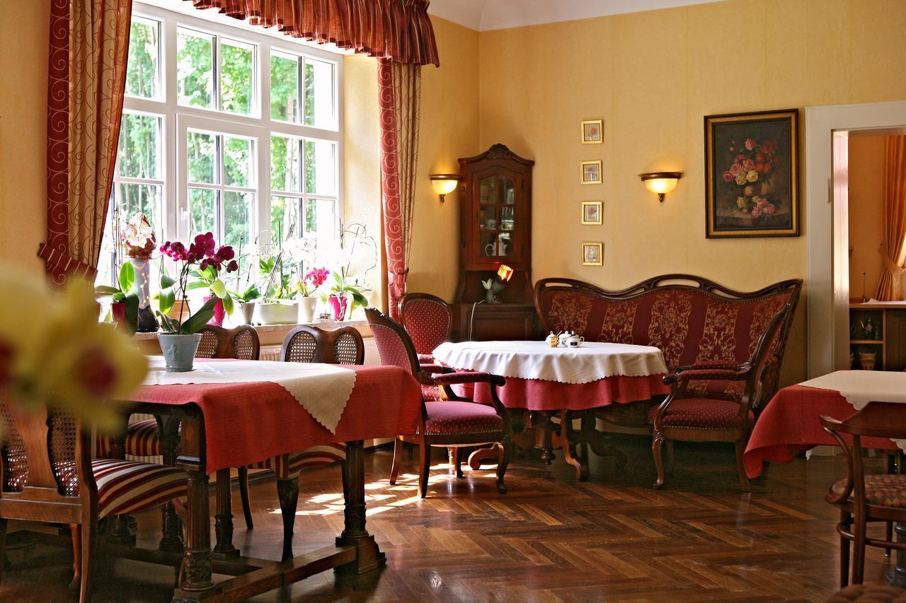 Rhoen Hotel Waldcafe St. Georg 스타츠바드브루케나우 외부 사진