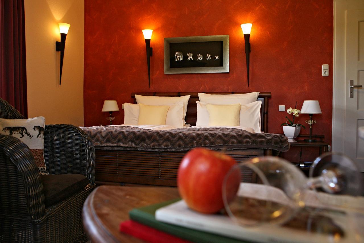 Rhoen Hotel Waldcafe St. Georg 스타츠바드브루케나우 외부 사진