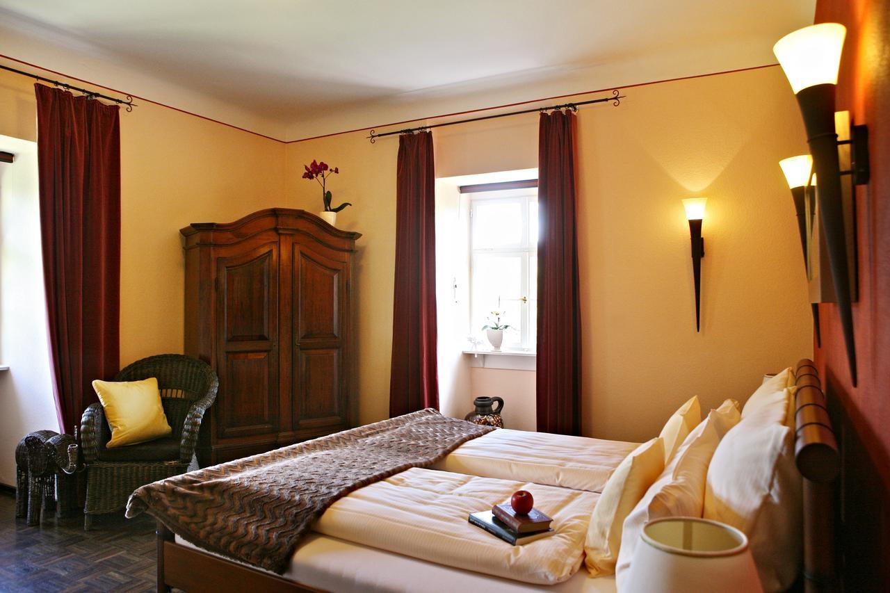 Rhoen Hotel Waldcafe St. Georg 스타츠바드브루케나우 외부 사진