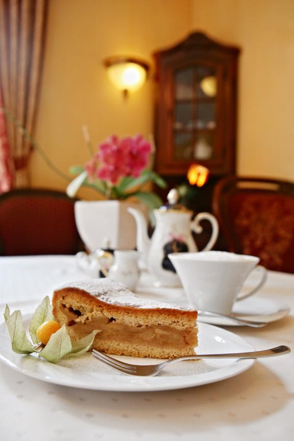 Rhoen Hotel Waldcafe St. Georg 스타츠바드브루케나우 외부 사진